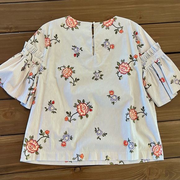H&M Flutter Sleeve Blouse NWOT - Picture 2 of 5